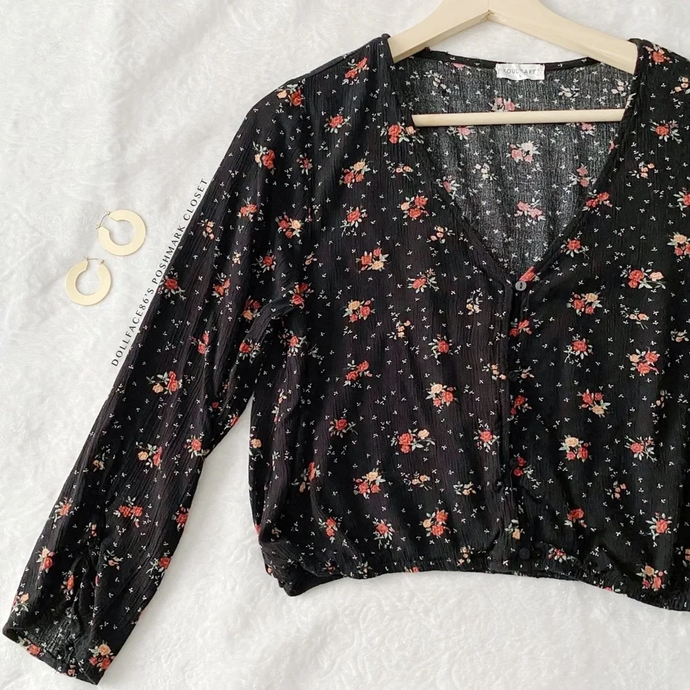 Floral Button Down Cropped Top - Picture 3 of 10